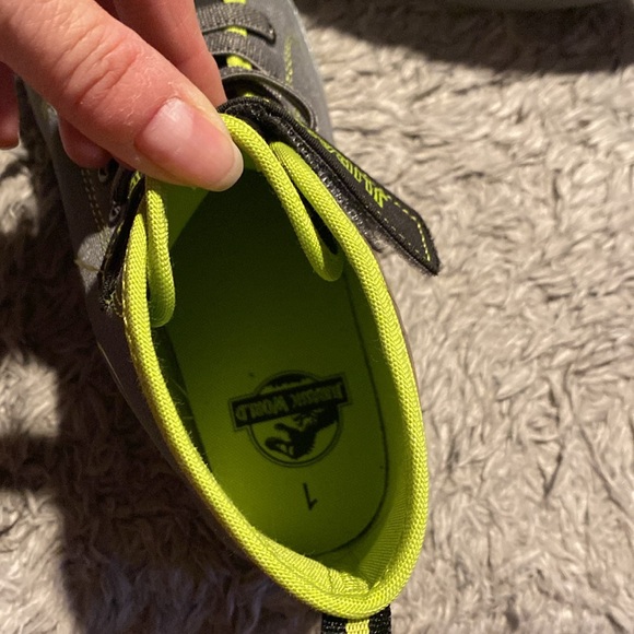 Jurassic World light up shoes size 1 - Picture 3 of 4